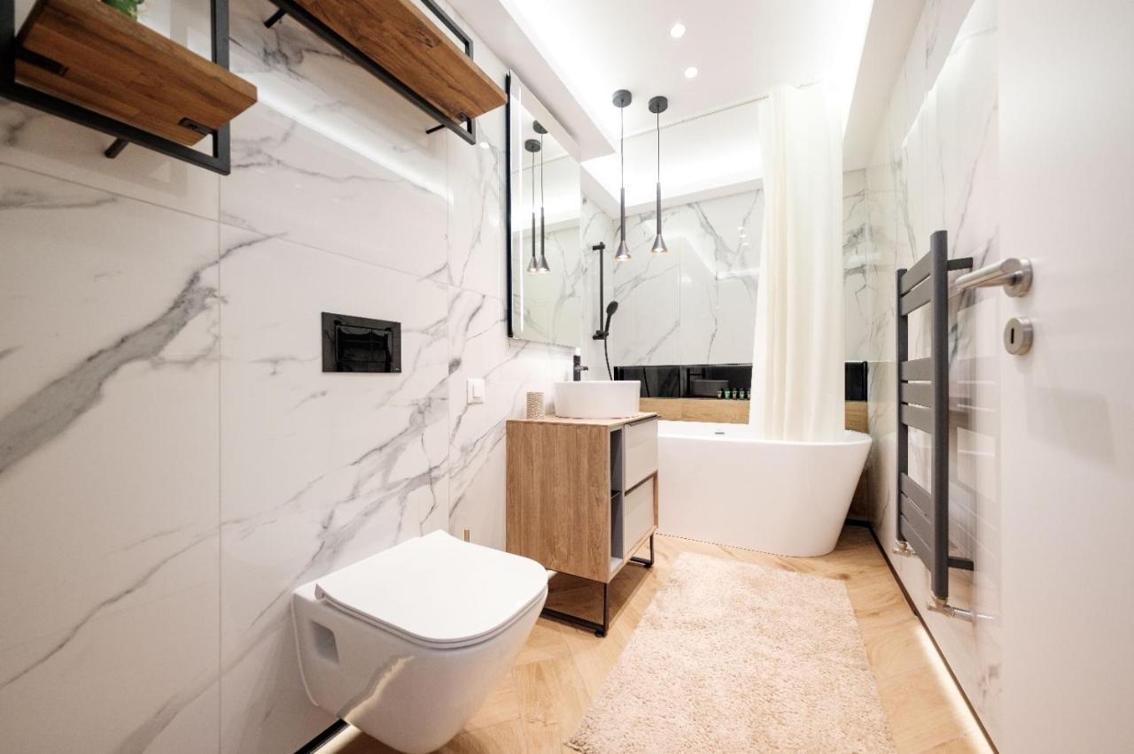Brand New Luxury Apartment In The Heart Of Brasov Luaran gambar