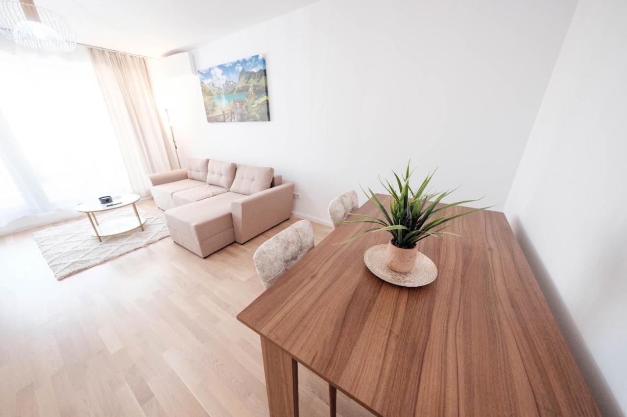 Brand New Luxury Apartment In The Heart Of Brasov Luaran gambar