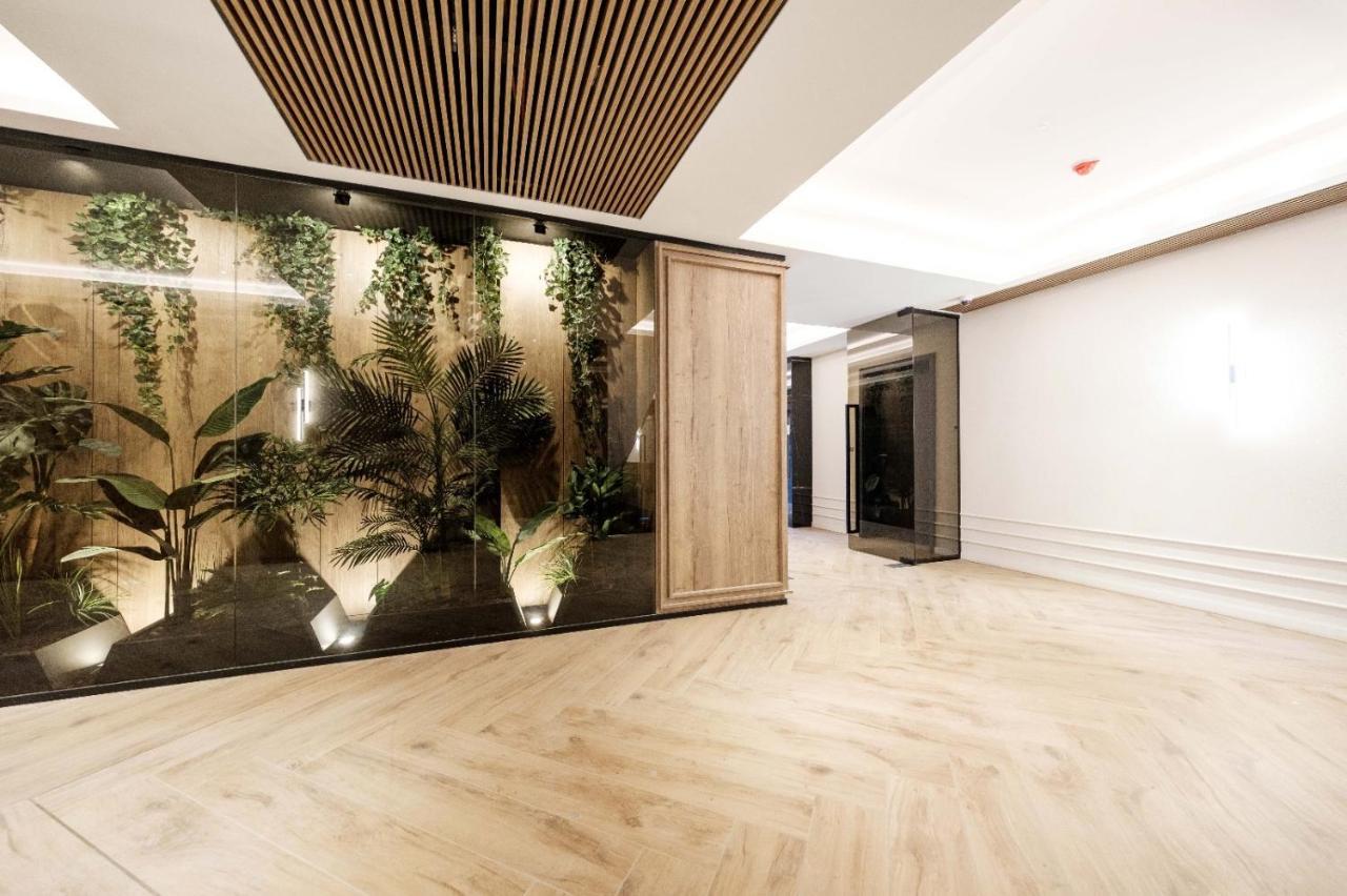 Brand New Luxury Apartment In The Heart Of Brasov Luaran gambar