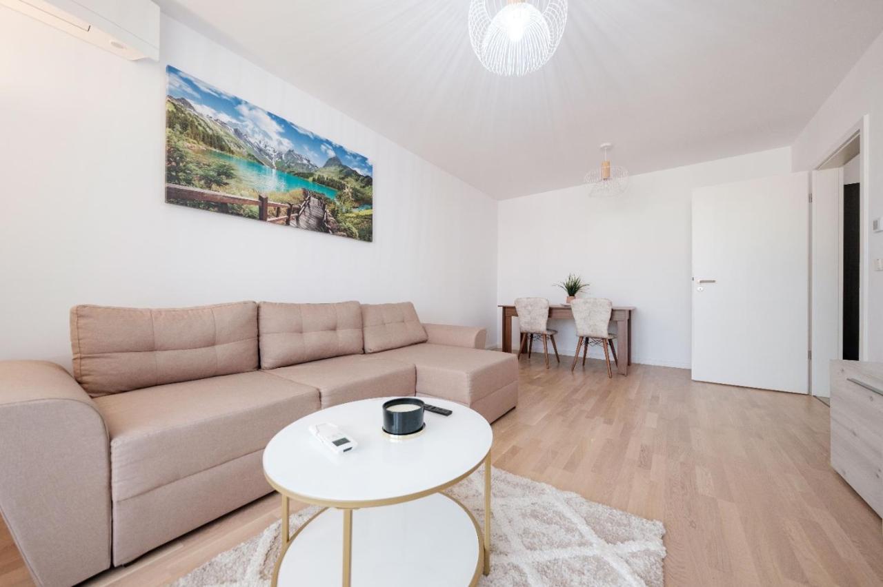 Brand New Luxury Apartment In The Heart Of Brasov Luaran gambar